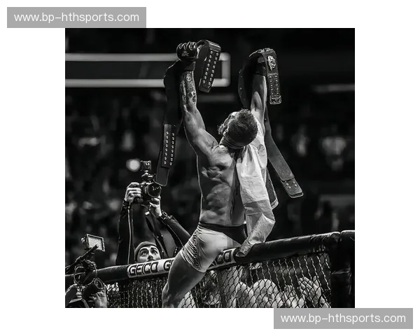 跨时空之战:当“嘴炮”麦格雷戈遇上“铁人”泰森,谁才是格斗界的终极图腾?